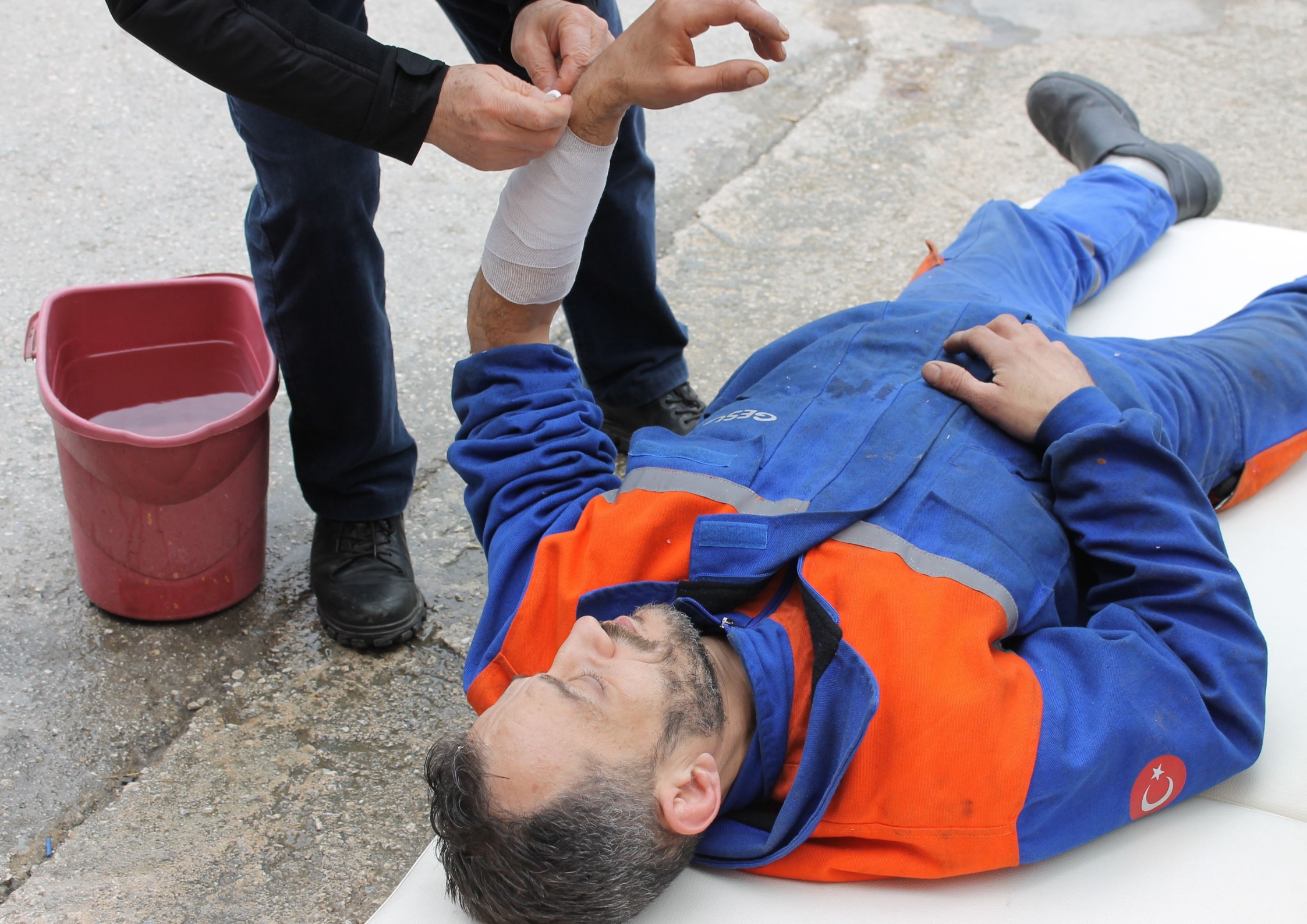 Injured worker receiving first aid after a workplace injury